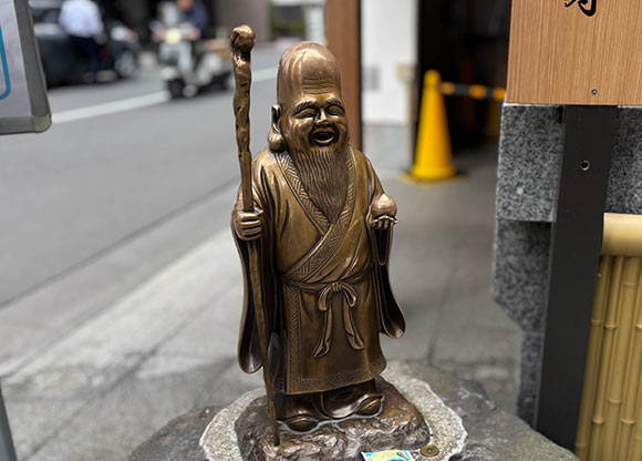 黄金色に輝く福禄寿像
