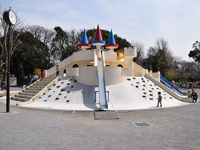 お花見だけじゃない 飛鳥山公園のモノレールや遊具 博物館などを徹底紹介 免許と一緒に タイムズクラブ