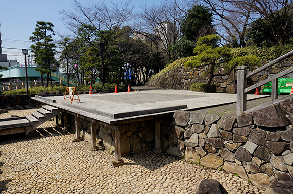 飛鳥山公園の野外ステージ