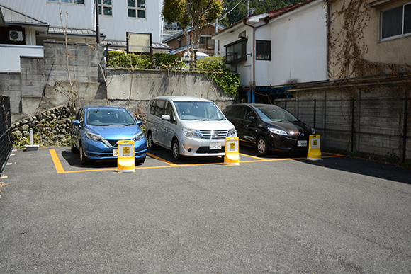 端に並ぶ3台のクルマ