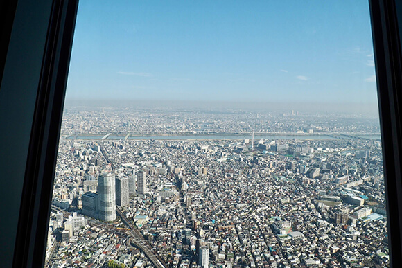 ガラス窓から見える景色