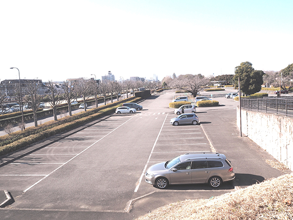 広い駐車場