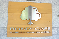 ボンダイカフェヨヨギビーチパークの看板