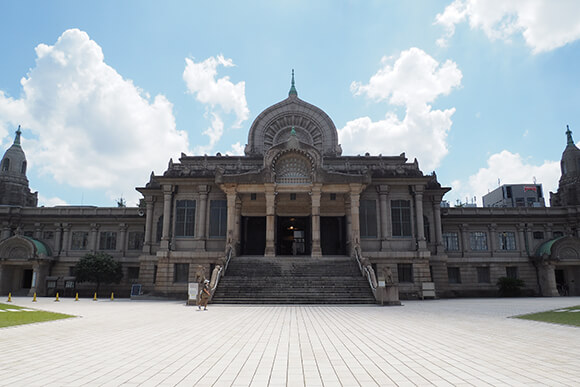 正面から見た築地本願寺