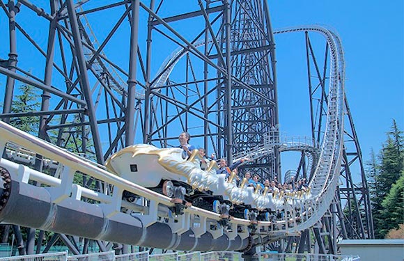 走るジェットコースター