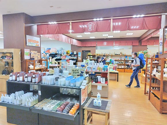 いろいろなお土産品を扱うお店