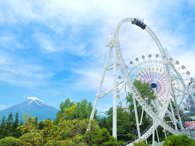 富士山とジェットコースター