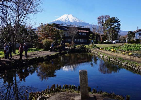 忍野八海から見える富士山