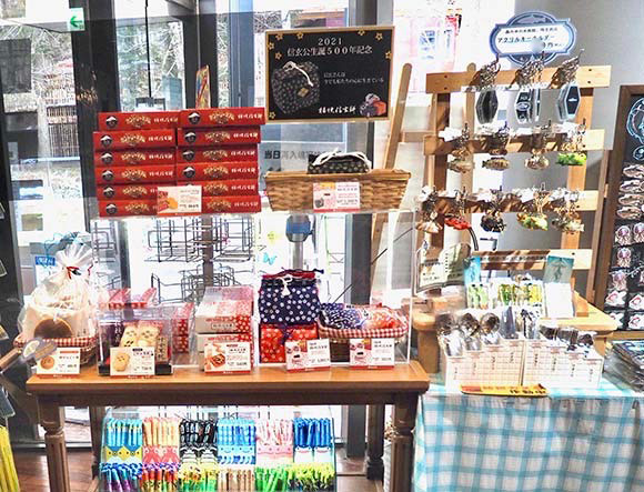土産屋のお菓子など